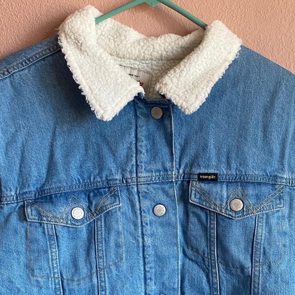 Wrangler Blue Denim Women’s Jacket with White Collar - Picture 2 of 10